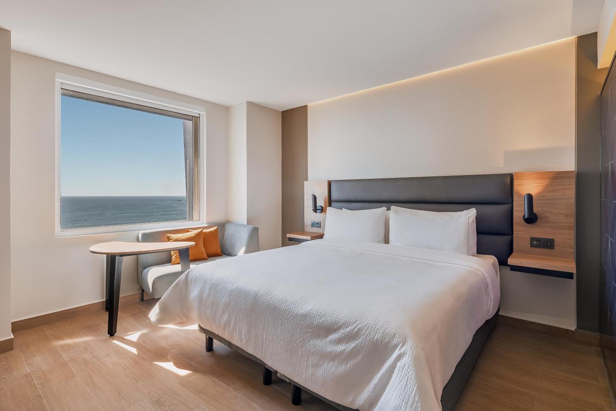 Deluxe Room 1 King